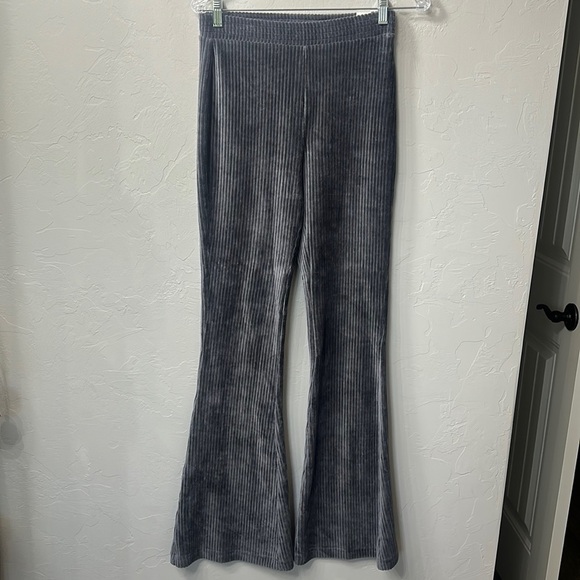 Aerie gray ribbed flare pants size small long. NWT. - Picture 1 of 13